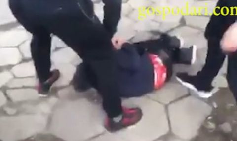 Само във Фрог: Задържаният за убийството на бившия полицай – засечен във видео за побой (18+)